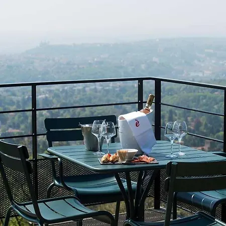 Ξενοδοχείο L'ermitage Cuisine-a-manger 4*