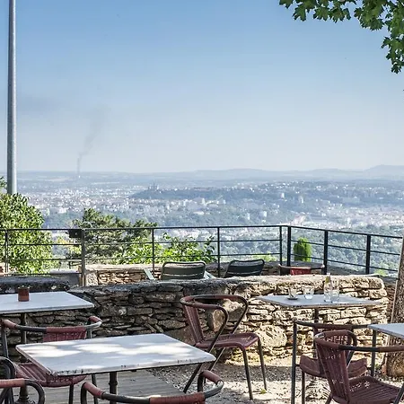 Ξενοδοχείο L'ermitage Cuisine-a-manger 4*
