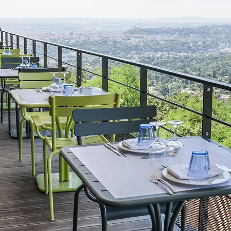 L'ermitage Cuisine-à-manger Hotel